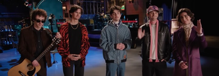 Gen Z marketing v praxi: Timothée Chalamet si na pomoc do SNL zobral svojich dvojníkov