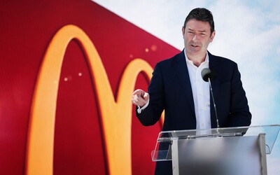 Generálneho riaditeľa McDonaldu vyhodili, nadviazal konsenzuálny vzťah na pracovisku
