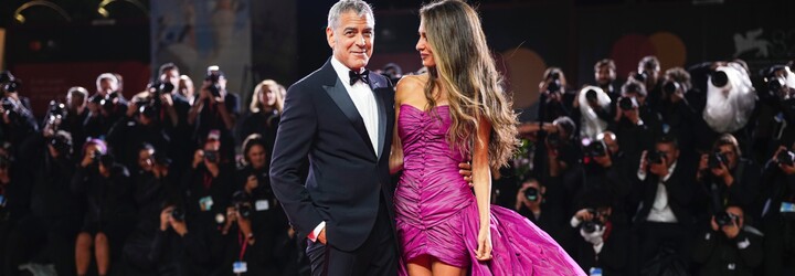 George Clooney s manželkou Amal či sexi Barbara Palvin zahviezdili na červenom koberci v Benátkach