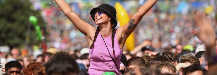 Glastonbury 2025 oznámilo prvú časť line-upu. Šou odohrá Charli XCX či Olivia Rodrigo