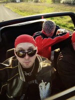 Gleb a Samey prinášajú nový sound s energickým rapom. V klipe k songu BAGGY si užívajú noc v Bratislave