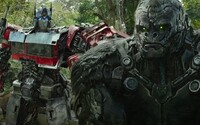 Gorila a Optimus Prime bojujú v traileri na život a na smrť. Nový film Transformers si nenechá utiecť žiadny fanúšik epickej akcie