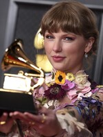 Grammy ovládly zpěvačky Taylor Swift a Billie Eilish i raperka Megan Thee Stallion. Toto je přehled nominací a vítězů