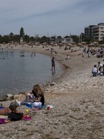 Řecko v sobotu otevírá pláže, platit budou velmi přísné podmínky: Žádné čerstvé jídlo, žádný alkohol a minimum lidí