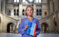 Greta Thunberg vydala novou knihu, podílelo se na ní přes 100 vědců