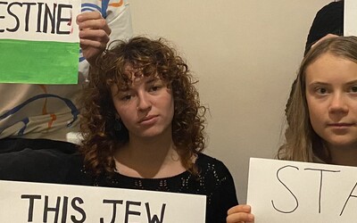 Greta Thunberg vyjádřila podporu Palestině. Ukázala transparent #StandWithGaza a dostala bídu