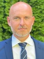 Gröhling: Ultrakonzervatívny minister školstva môže zrušiť sexuálnu výchovu, možno budeme učiť, že deti nosia bociany (Rozhovor)