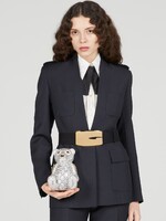 Gucci predáva kabelku za 40-tisíc eur. Vyzerá ako medvedík a je pokrytá krištáľmi    
