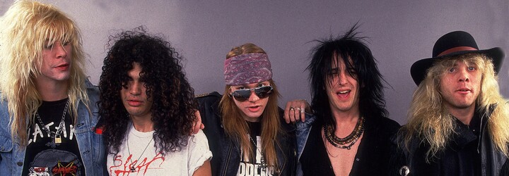 Guns N' Roses: Axla Rosea obvinilo 15-ročné dievča zo znásilnenia, Slash takmer zomrel po predávkovaní heroínom