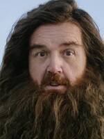 HBO odhalilo prvé zábery nového Hagrida. Takto bude vyzerať v seriáli o Harry Potterovi