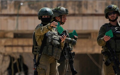 Hamas údajne útočil na autobus humanitárnych pracovníkov v Gaze. Zahynulo päť ľudí