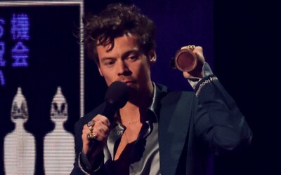 Harry Styles ovládl letošní Brit Awards. Stal se umělcem roku a bodovalo i jeho album