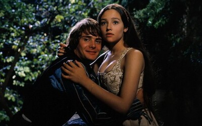 Herci z filmu Romeo a Julie z roku 1968 žalují Paramount za nahou scénu, ve které byli nezletilí