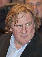 Herec Gérard Depardieu skončil za mrežami. Dôvodom sú obvinenia zo sexuálneho násilia