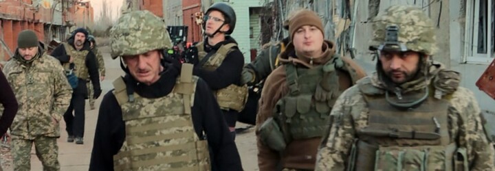 Herec Sean Penn z Ukrajiny odešel pěšky do Polska, v napadené zemi natáčel dokument o ruské invazi