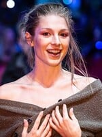 Herečka Hunter Schafer má nově v dokladech napsáno, že je muž. Popsala, jak jí to zkomplikuje život