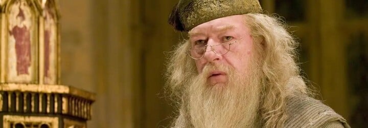 Hľadá sa nový Dumbledore: Riaditeľa Rokfortu v seriáli Harry Potter zrejme stvárni oscarový herec