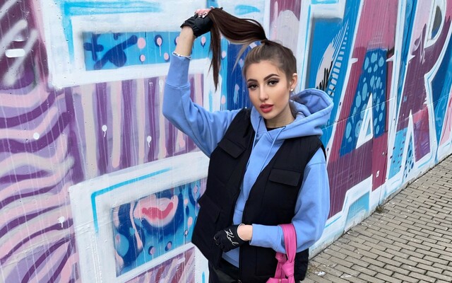 Hodně lidí má k ženskému rapu předsudky a necení ho, říká Sharrie. Mým kariérním cílem je mít Pečiuko jako Separ