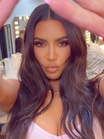 Hodnota biznisu s tvarujúcou spodnou bielizňou Kim Kardashian vzrástla na viac ako 1,6 miliardy dolárov