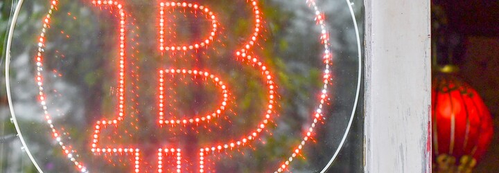 Hodnota kryptomien po invázii Ruska na Ukrajinu padla. Bitcoin klesol o 8 %, ethereum o 12 %