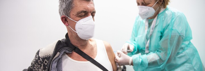 Nizozemsko preventivně pozastavilo očkování vakcínou AstraZeneca. WHO ale státy vyzývá, aby v očkování pokračovaly