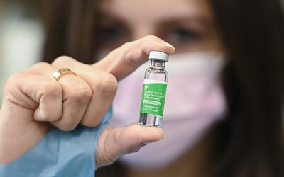 Holandsko preventívne pozastavuje očkovanie vakcínou AstraZeneca. WHO však štáty vyzýva, aby v očkovaní pokračovali