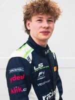 Honza je jedním z mála Čechů, kteří jezdí ve formuli. Co by poradil lidem, kteří by chtěli začít závodit?