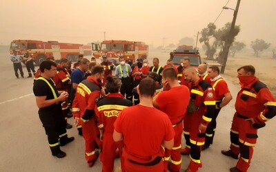 Hrdinovia, vitajte doma! Slovenskí hasiči sa vrátili z Grécka, cesta trvala 30 hodín