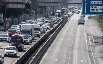 Hromadná nehoda pred Bratislavou: Vodiči musia rátať s 50-minútovým zdržaním