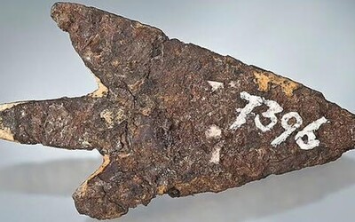 Hrot šípu starý 3000 rokov pochádza z „mimozemského“ železa. Dokazuje to tento detail 