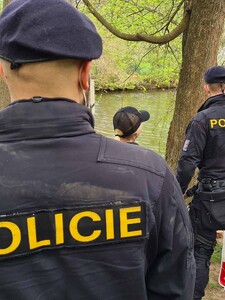 Hrůzný nález v Plzni: V řece našli lidskou hlavu, policie uzavřela nábřeží