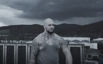 Hudobníka Reborna súd oslobodil z obžaloby rozširovania extrémistických materiálov. Rozsudok je právoplatný