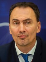 Huliak ide po Šatanovi. Minister žiada kontrolu hokejového zväzu, SZĽH ostro reaguje