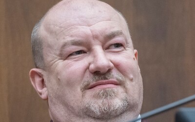 Huliak navrhuje návrat povinnej vojenskej služby. Plán by zasiahol všetkých mužov od 18 rokov