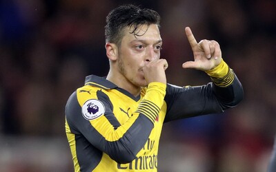 Hvězdný hráč Arsenalu Mesut Özil odmítl snížení platu o 12,5 %. Týdně vydělával 350 tisíc liber