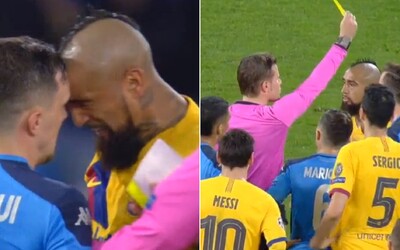 Hviezda Barcelony dostala dve žlté karty naraz. Najskôr nešetrný faul, potom hlavička do hráča