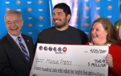 24letý mladík vyhrál v loterii 768 milionů dolarů. Prvních 5 či 10 minut jen křičel štěstím