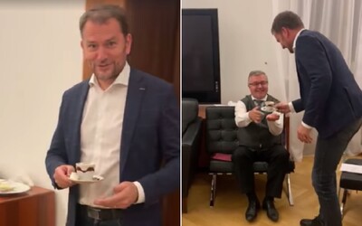 Igor Matovič vo videu obsluhuje čašníka, ktorý pracoval pre všetkých slovenských premiérov