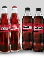 Ikonická kampaň „Share a Coca-Cola“ je po rokoch späť. V obchodoch nájdeš plechovky a fľašky s menami