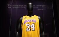Ikonický dres Kobeho Bryanta jde do dražby, cena by mohla překonat miliardu korun