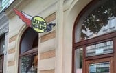 Inspekce zavřela známou pražskou restauraci. Našla zanedbané toalety a nevhodně skladované potraviny