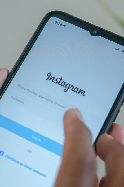 Instagram začíná pracovat s umělou inteligencí. Chce identifikovat profily, které lžou o svém věku