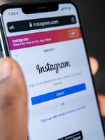 Instagram zakročí proti pedofilom. Nová funkcia nedovolí dospelým užívateľom kontaktovať tínedžerov, ktorých nepoznajú