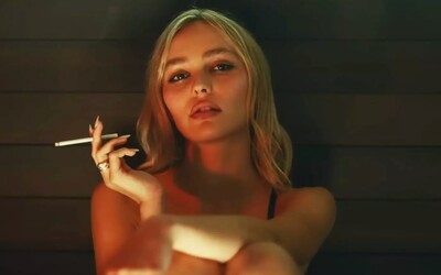 Internet sa smeje z prvej epizódy The Idol, je to vraj odporné a nehanebné. Lily-Rose Depp zatienila iná herečka