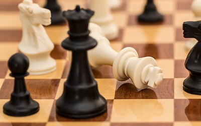Investigativa šachového serveru zjistila, že Hans Niemann pravděpodobně podváděl na internetu