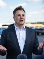 Investor Twitteru žaluje Elona Muska za spôsob prevzatia spoločnosti. Podľa neho porušil niekoľko korporátnych zákonov a zavádzal 