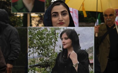 Írán: Rodina zavražděné Mahsy Amini je v domácím vězení