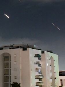 Irán pri útoku na Izrael vypálil vyše 300 dronov a balistických rakiet. Do obrany sa zapojili aj USA či Británia