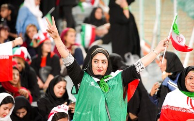Íránským ženám bylo umožněno poprvé po více než 40 letech zúčastnit se domácího fotbalového zápasu