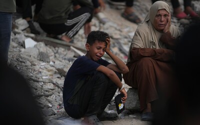 Izraelští vojáci stříleli na civilisty čekající na pomoc, tvrdí palestinští lékaři. Zemřelo 16 lidí